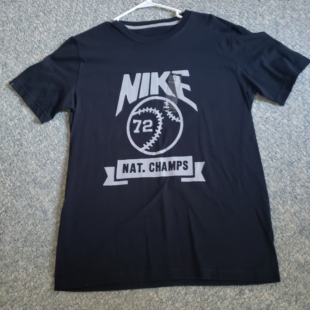 Men's Nike short sleeve navy  shirt size M.